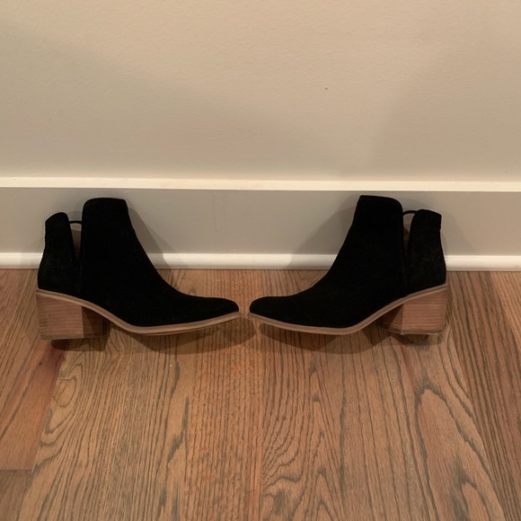 Hinge suede black booties, like new - Picture 5 of 5